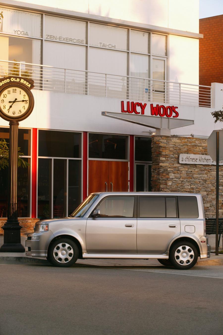  Scion xB 2003 года  (фото 37 из 42)